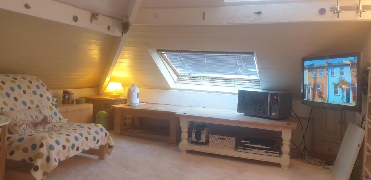 Le Studio Attic , Fridge Tv Microwave, Chester Exterior photo